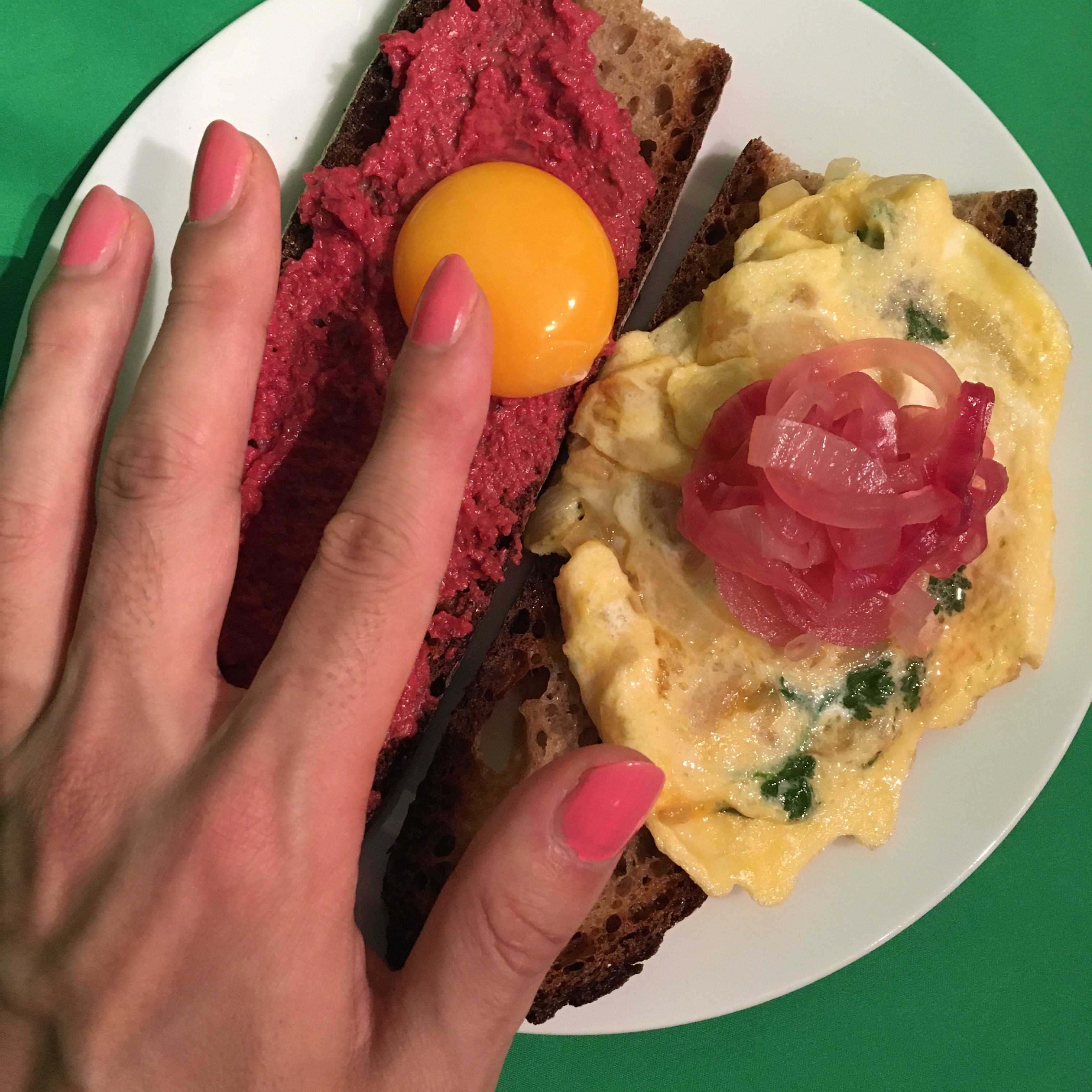 Bread with beets and eggs